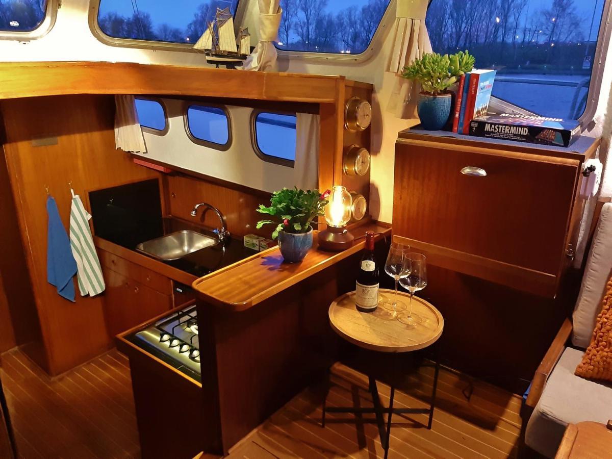 Hotel Motor Yacht Almaz à Amsterdam Extérieur photo