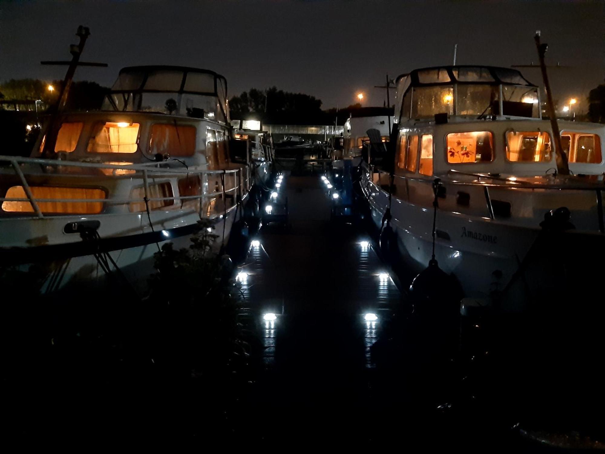 Hotel Motor Yacht Almaz à Amsterdam Extérieur photo